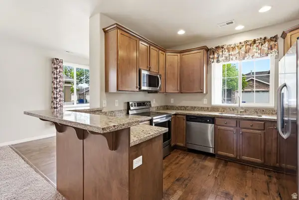 897 Halstead Dr, North Salt Lake, UT 84054