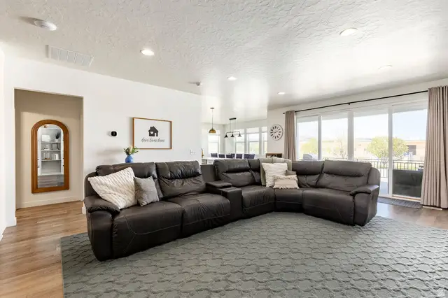 712 W Blue Mountain Dr, Saratoga Springs, UT 84045 - #3