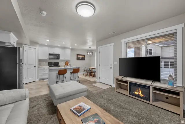 906 N Apple Seed Ln, Santaquin, UT 84655 - #3