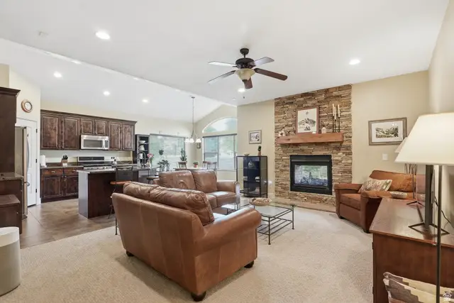 10722 S Coral Dune Dr, South Jordan, UT 84009 - #3