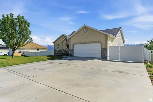 4054 S Mountain Moon Dr, Saratoga Springs, UT 84045 - #3