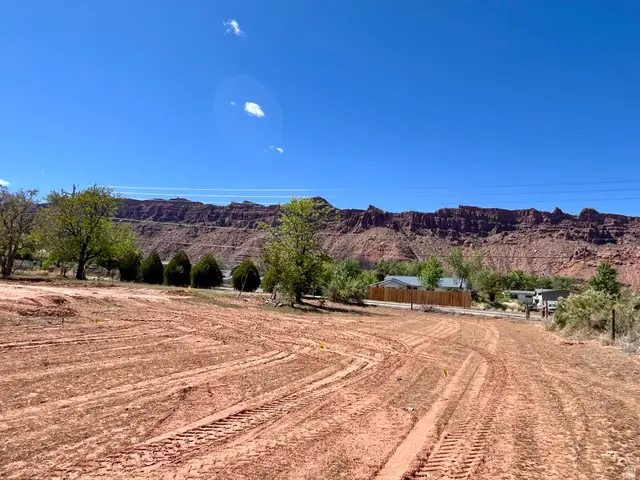 2381 S Spanish Valley Dr, Moab, UT 84532 - #2