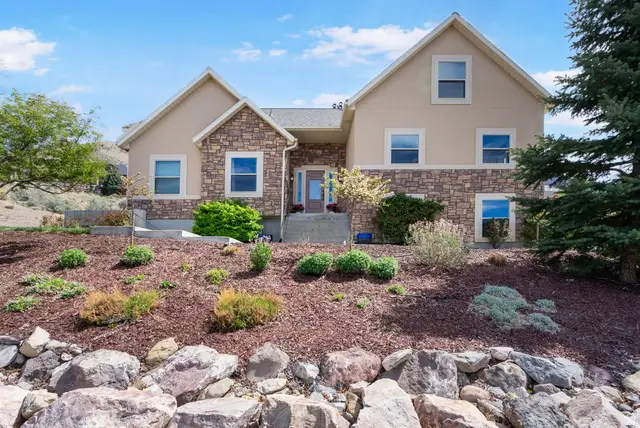 9476 N Avanyu Dr, Cedar Hills, UT 84062 - #3