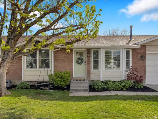 9633 S Annalyn Dr, Sandy, UT 84070