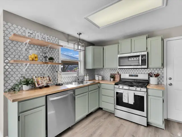 9633 S Annalyn Dr, Sandy, UT 84070 - #2