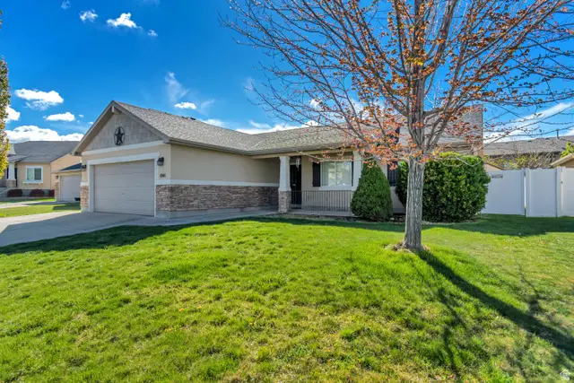 1041 Ascot Dr, North Salt Lake, UT 84054 - #2
