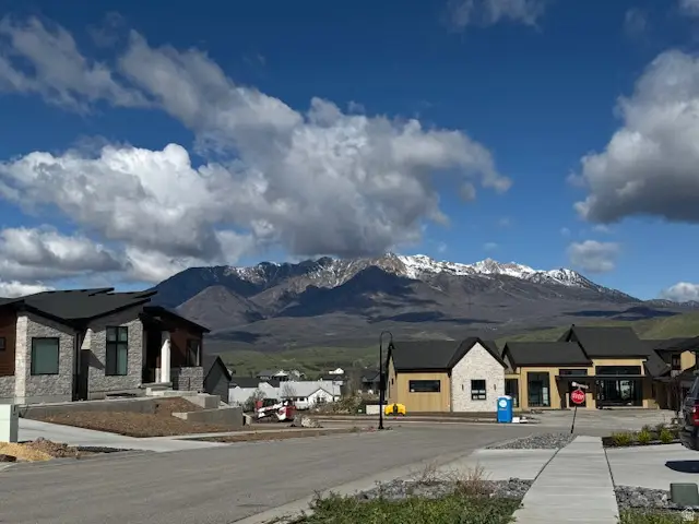 3062 W Bonneville Cir, Mountain Green, UT 84050 - #3