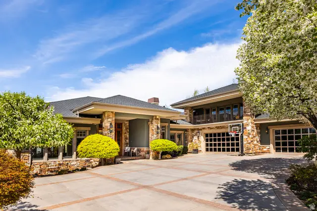 2076 S Scenic Cir E, Salt Lake City, UT 84109 - #2