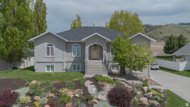 122 N Hillside Dr E, Smithfield, UT 84335 - #1