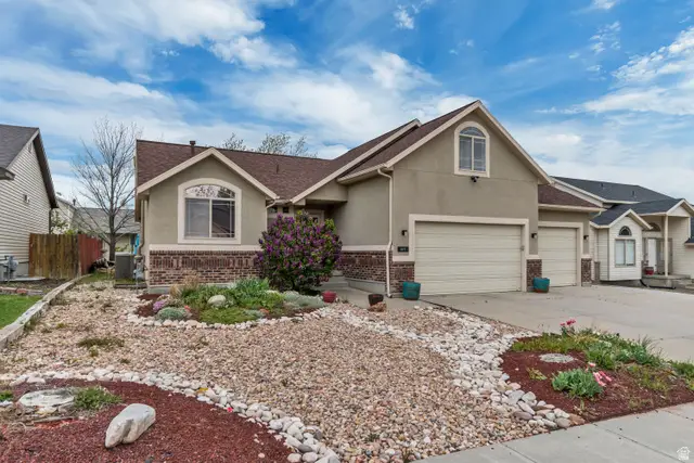 877 N Fox Run Dr E, Tooele, UT 84074 - #1
