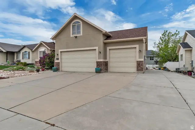 877 N Fox Run Dr E, Tooele, UT 84074 - #2