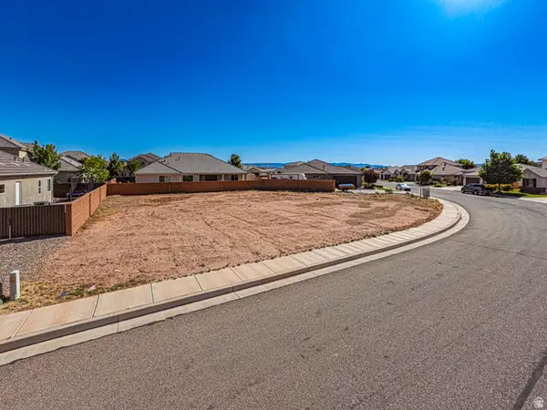 422 E Saddleback Rd #44, Washington, UT 84780