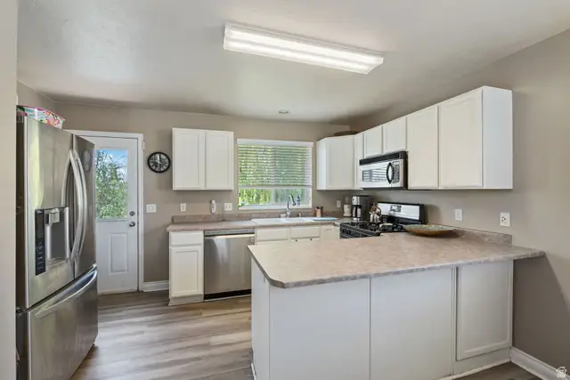 595 N Banbury Cir W, North Salt Lake, UT 84054 - #3