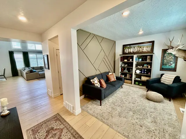 1062 N Kensington Hts, Kaysville, UT 84037 - #3