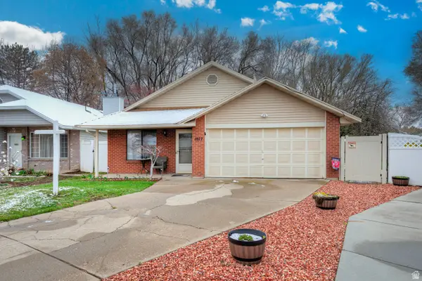 1077 E Deerwalk Ln S, Ogden, UT 84404