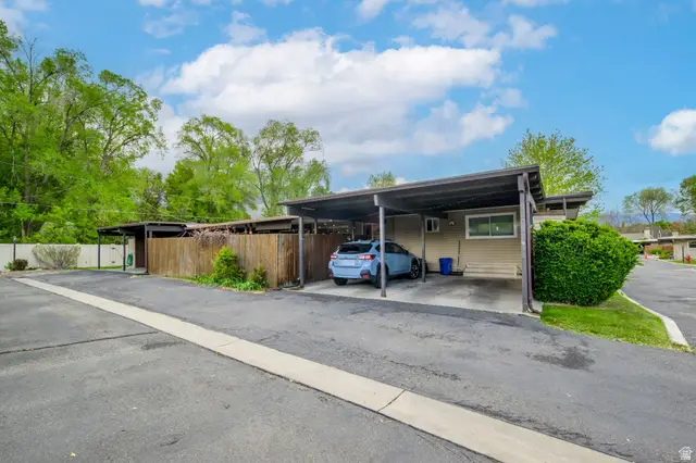 4533 S Tanglewood Dr E, Holladay, UT 84117 - #3