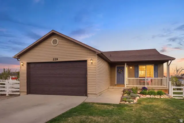 229 Alexander Ct, Grantsville, UT 84029 - #2