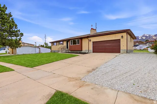 8643 S Vaquero Dr E, Sandy, UT 84094 - #3