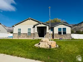 954 N Wahlen Way, Harrisville, UT 84404 - #3