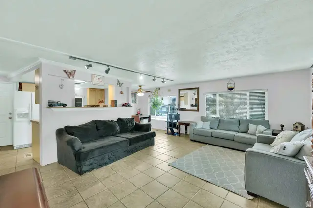 190 E Nimue Cir, North Salt Lake, UT 84054 - #2