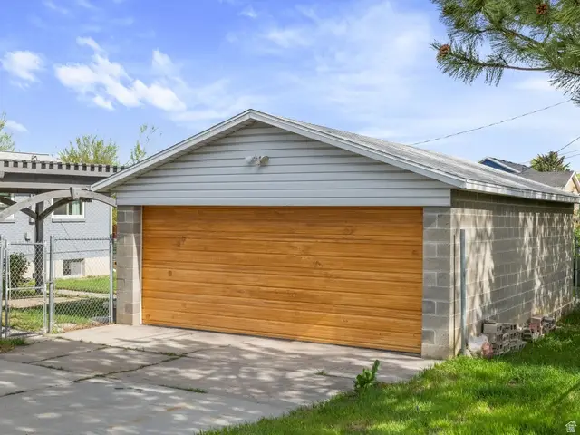 5597 S Hillside Dr E, Murray, UT 84107 - #2