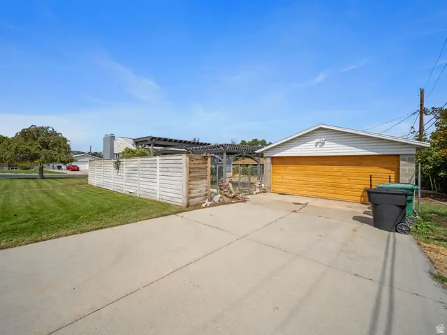 5597 S Hillside Dr E, Murray, UT 84107 - #3