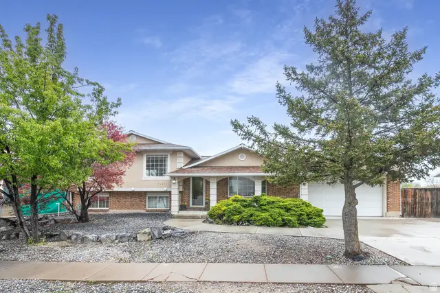 7247 S Woodgreen Rd W, West Jordan, UT 84084 - #2