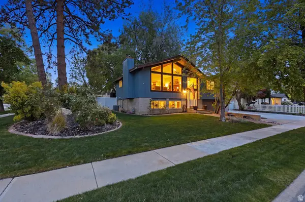 9107 S Peach Blossom Dr, Sandy, UT 84094