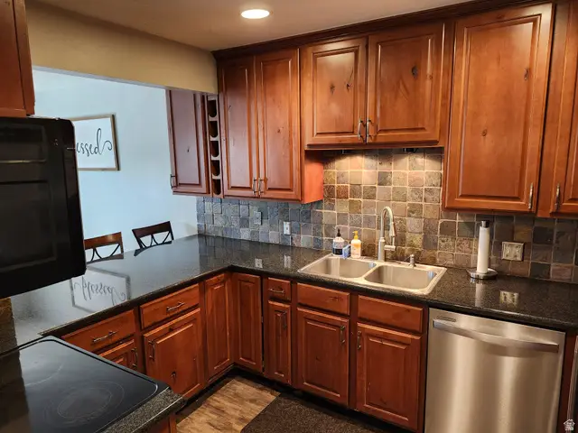 8230 Wasatch Grove Ln, Salt Lake City, UT 84121 - #3