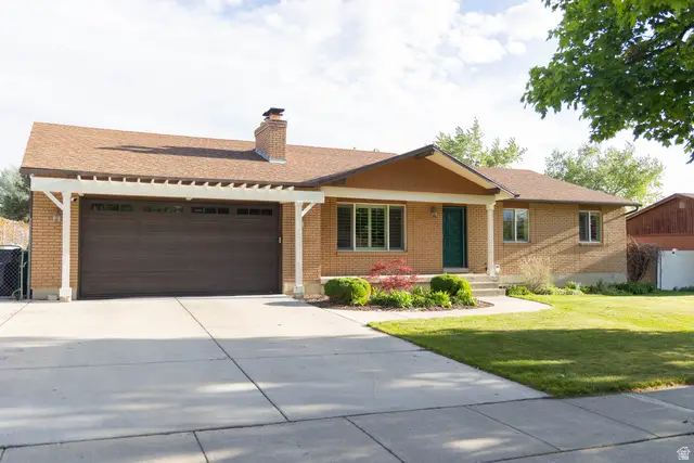 218 E Golden Willow Cir, Sandy, UT 84070 - #2