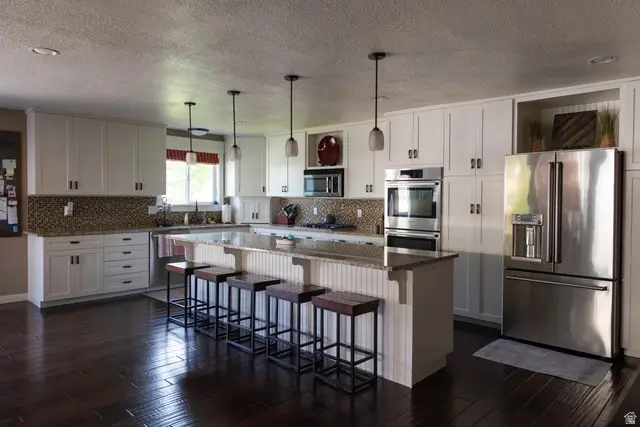 218 E Golden Willow Cir, Sandy, UT 84070 - #3