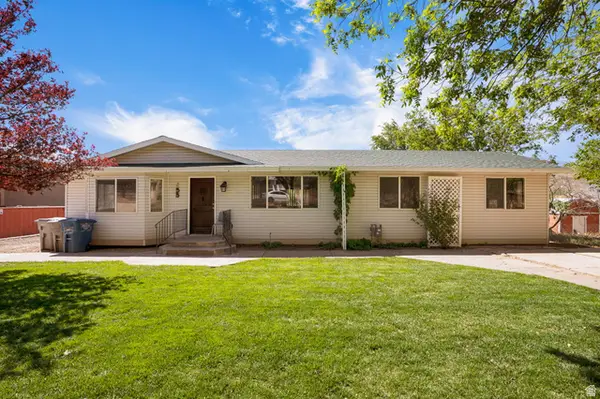 55 E Spring Dr, Toquerville, UT 84774
