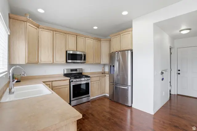 6027 Bayshore Dr, Stansbury Park, UT 84074 - #3