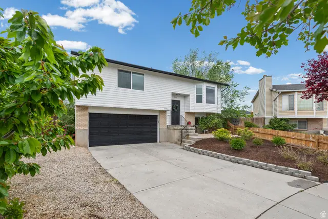 3585 W Silverglen Cir, Taylorsville, UT 84129 - #3