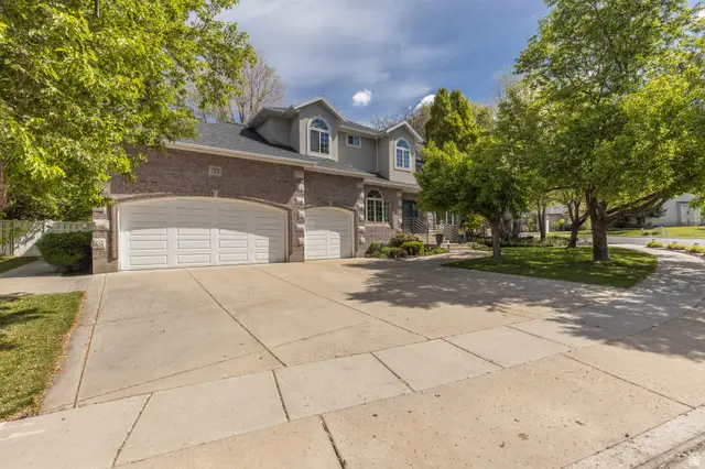 2573 E Kays Creek Dr N, Layton, UT 84040 - #3