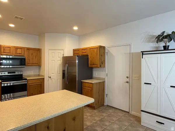 11722 S Sun Tea Way, South Jordan, UT 84009