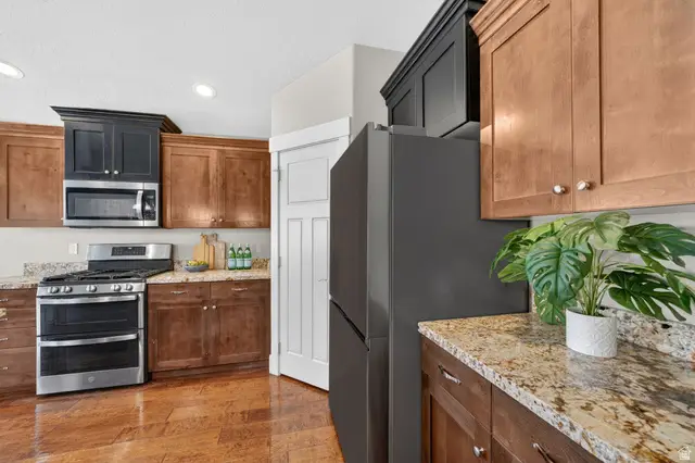4122 W Walnut Canyon Ln, South Jordan, UT 84009 - #3