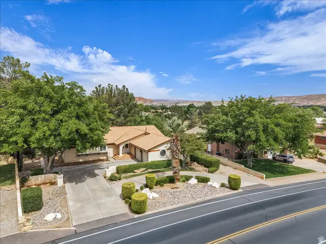 2865 S Bloomington Dr E, Saint George, UT 84790 - #3