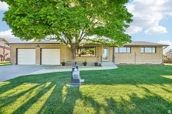 9270 S Jana Lee Dr, West Jordan, UT 84088