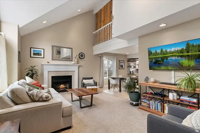 6924 S Hillside Village Cir, Cottonwood Heights, UT 84121 - #2