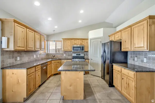 7074 S Rialto Way, West Jordan, UT 84081 - #3