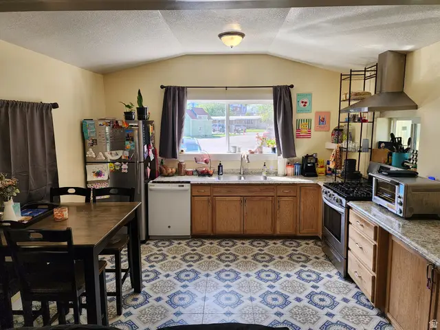 8808 S Oxford Cir W, Sandy, UT 84070 - #2