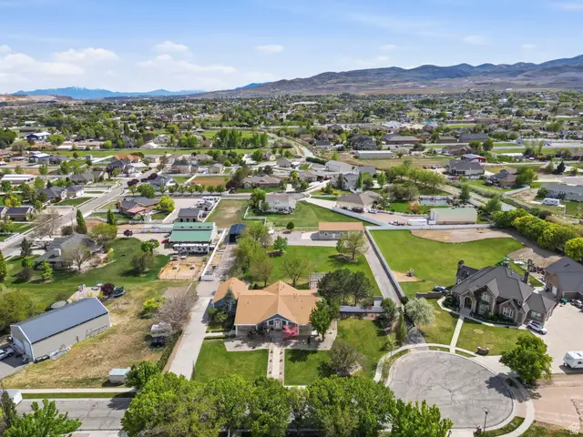2433 W Saddle Horn Cir S, Bluffdale, UT 84065 - #3