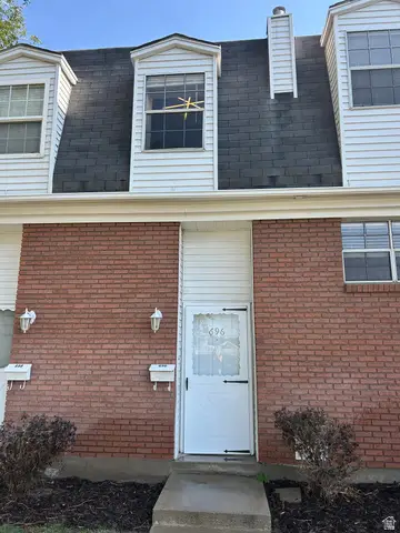 696 E Williamsburg Park Cir, Sandy, UT 84070