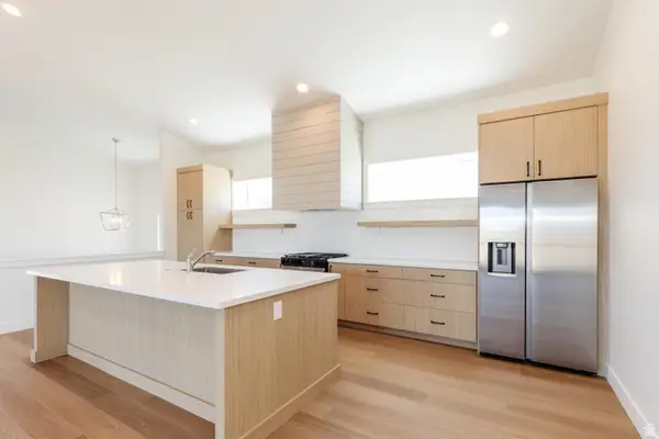 261 E Mariner Cir, Garden City, UT 84028