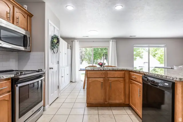 163 Arlington Way, Harrisville, UT 84414 - #3