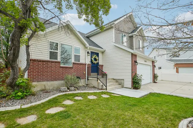10083 S Queens Ferry Dr. W, South Jordan, UT 84009 - #2