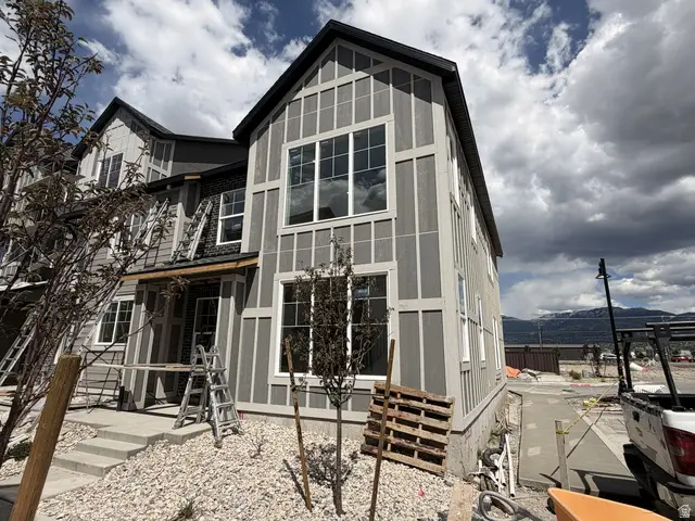 1141 N Downfield Ln #201, North Salt Lake, UT 84054 - #1