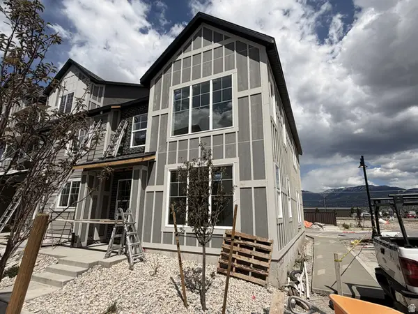 1141 N Downfield Ln #201, North Salt Lake, UT 84054