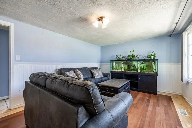 307 S Park St W, Layton, UT 84041 - #2